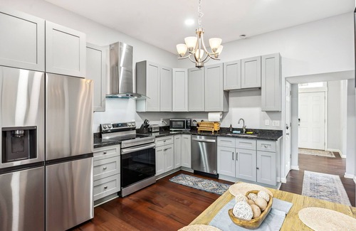 Weinland Park Casa | Cozy Columbus Escape Near OSU and Downtown – Sleeps 12 - Great for Game Days!