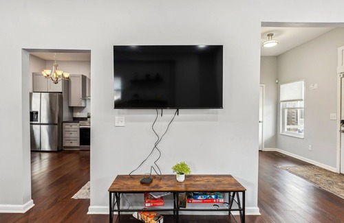 Weinland Park Casa | Cozy Columbus Escape Near OSU and Downtown – Sleeps 12 - Great for Game Days!