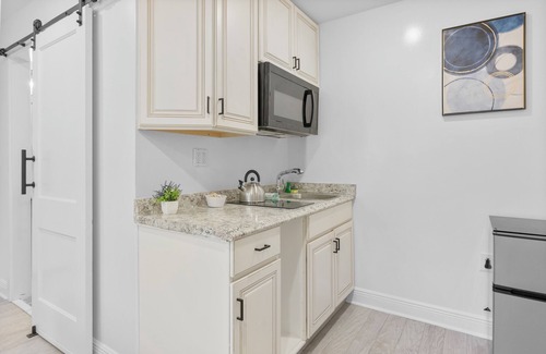 Wynnefield Apartamento | Cozy Comfortable and Quiet Queen Suite