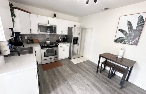 West Little Havana Casa | Cozy/Comfy Home in Miami- near Miami airport and Miami attractions