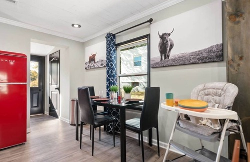 Statesville Casa | Cozy & Comfy Remodeled Home