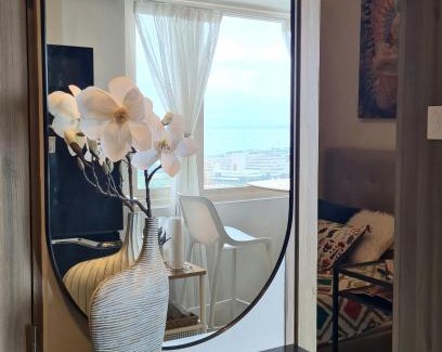 Pasay Apartamento | Cozy Comfy Suite 2BR w Balcony - Amazing Manila Bay View and City Skyline near MOA