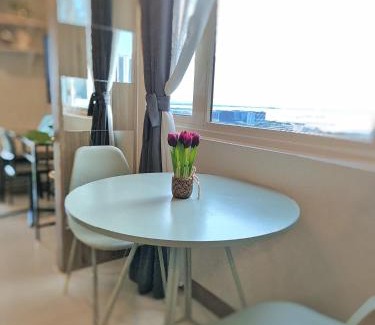 Pasay Apartamento | Cozy Comfy Suite 2BR w Balcony - Amazing Manila Bay View and City Skyline near MOA
