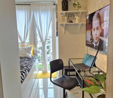 Pasay Apartamento | Cozy Comfy Suite 2BR w Balcony - Amazing Manila Bay View and City Skyline near MOA