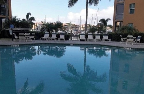 Burnt Store Marina Apartamento | Cozy condo in Burnt Store Marina. Ideal spot for a boating adventure.