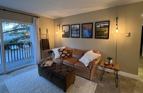 West Haven-Sylvan Condominio | Cozy Condo in the Woods!