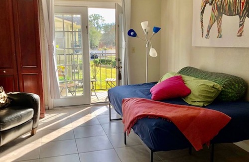 Orlando Condominio | Cozy condo.Laundry, balcony, pool , pier, lake .Close to Disney ,UCF, Downtown .