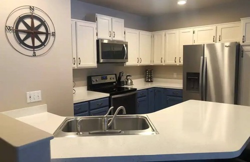 McCall Condominio | Cozy Condo w/ pool & gym in prime McCall location