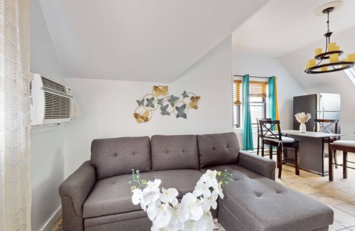 West Street - River Street Casa | Cozy Condo with Pet-Friendly Vibes, WiFi, Full Kitchen, and a Scenic Balcony