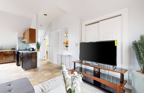West Street - River Street Casa | Cozy Condo with Pet-Friendly Vibes, WiFi, Full Kitchen, and a Scenic Balcony