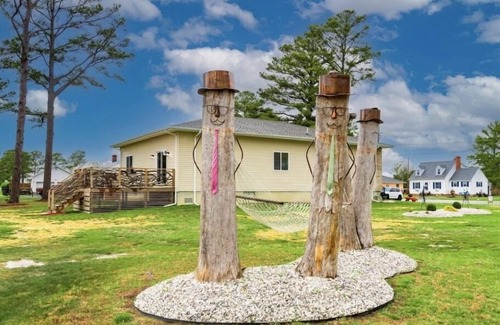 Crisfield Casa | Cozy Contemporary Home