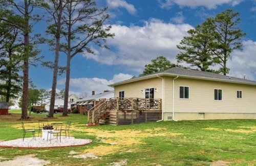 Crisfield Casa | Cozy Contemporary Home