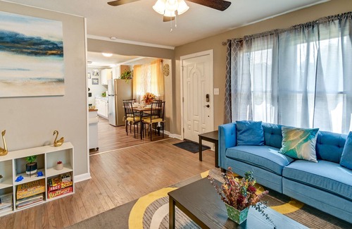 Fayetteville Casa | Cozy + Convenient Fayetteville Home ~ 7 Mi to Dtwn