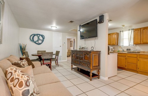 Harlandale Casa | Cozy + Convenient San Antonio Home 5 Mi to Dtwn!