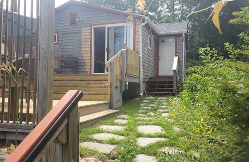 Woods Hole Cabaña | Cozy Cottage 1/2 mile to Woods Hole village