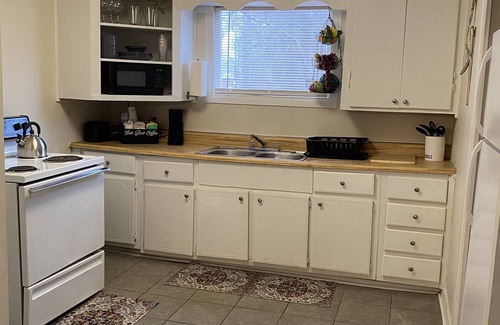 Verona Casa | Cozy Cottage 102, Near the Hospital 7 min away! Pet Friendly! Family Friendly!