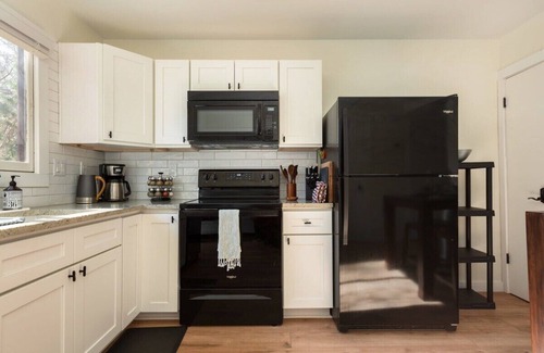 Fletcher Casa | Cozy Cottage | 2 min to WNC AG Center | Pet Friendly
