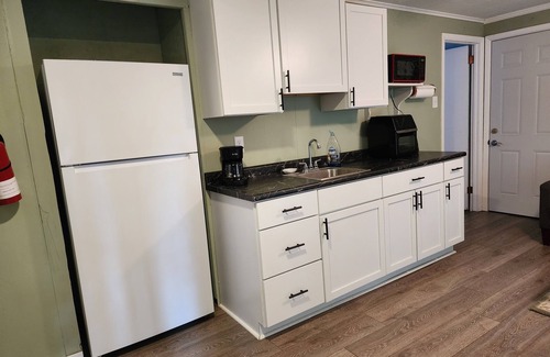 Solon Springs Cabaña | Cozy Cottage: A Lakeside Nook of Comfort and Charm