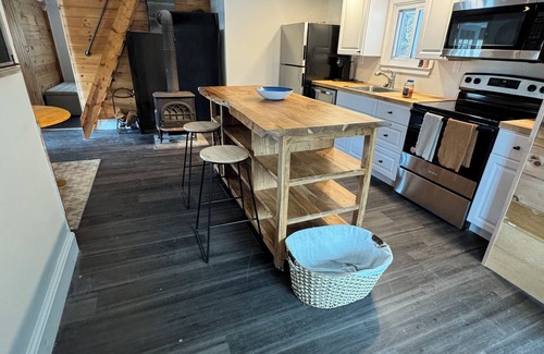 Lake Luzerne-Hadley Cabina | Cozy cottage along the River. Close to Saratoga and Lake George.