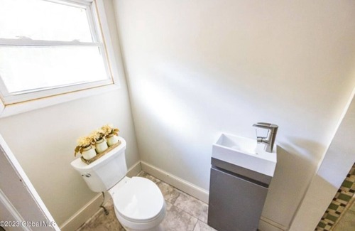 Lake Luzerne-Hadley Cabina | Cozy cottage along the River. Close to Saratoga and Lake George.