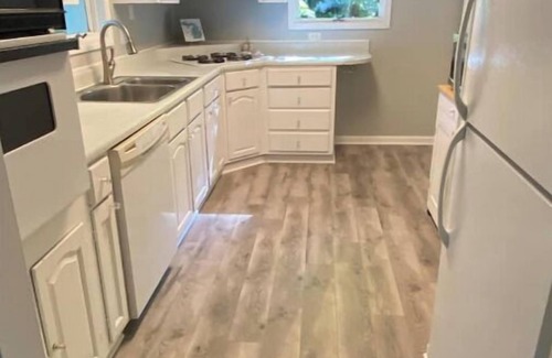 Montague Casa | Cozy Cottage for 8 with a view of White Lake & near Lake Michigan