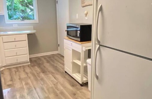 Montague Casa | Cozy Cottage for 8 with a view of White Lake & near Lake Michigan