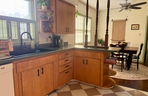 Hastings Cabaña | Cozy Cottage Great Location + Espresso Bar