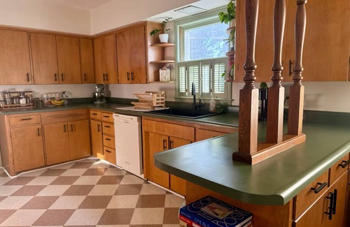 Hastings Cabaña | Cozy Cottage Great Location + Espresso Bar