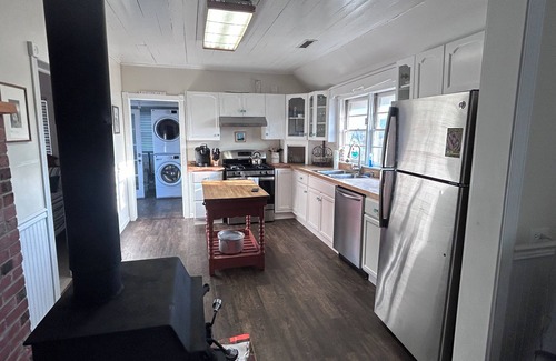 Hatteras Casa | Cozy cottage in Hatteras Village. Convenient to shopping, restaurants and beach.