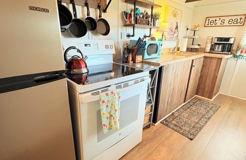 Slocomb Cabaña | Cozy Cottage in Slocomb