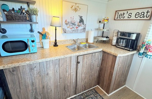 Slocomb Cabaña | Cozy Cottage in Slocomb