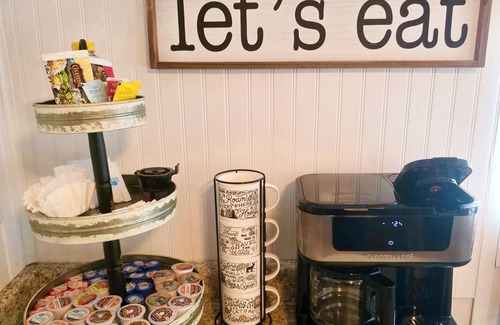 Slocomb Cabaña | Cozy Cottage in Slocomb