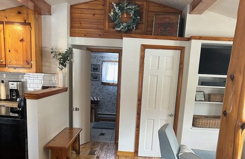 Traverse City Cabaña | Cozy Cottage in Traverse City. Close to town and numerous lakes
