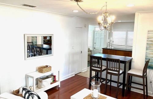 College Park Casa | Cozy cottage in the heart of College Park Orlando. Close to DT and theme parks!