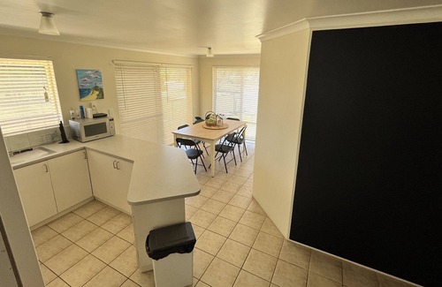 Two Rocks Casa | Cozy cottage in Two Rocks- 10 min walk from the beach. Dog friendly!