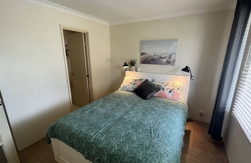 Two Rocks Casa | Cozy cottage in Two Rocks- 10 min walk from the beach. Dog friendly!