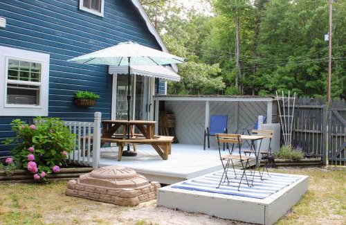 Pentwater Casa | Cozy cottage just minutes from Lake Michigan!