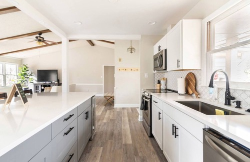 Bowling Green Cabaña | Cozy Cottage near charlotte and minutes from lake Wylie