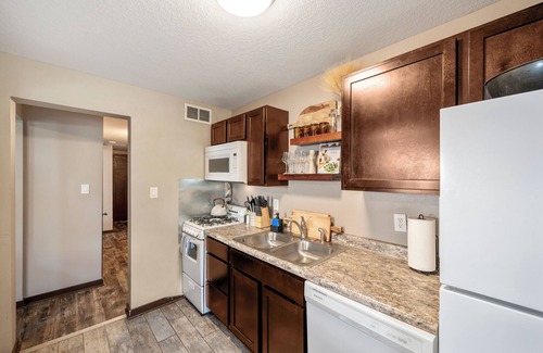 Des Moines Cabaña | Cozy Cottage Near Downtown Walkable to Dining and Boutique Shopping