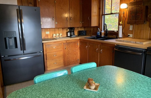Bridgton Cabaña | Cozy Cottage near Shawnee Peak on Highland Lake close to downtown BRIDGTON!!