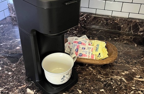 Harvey County Cabaña | Cozy cottage nestled on 5 acres north of Halstead ks