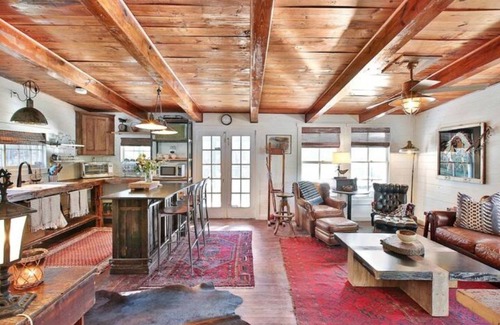 Tyrone Cabaña | Cozy Cottage Nestled on Waters Edge