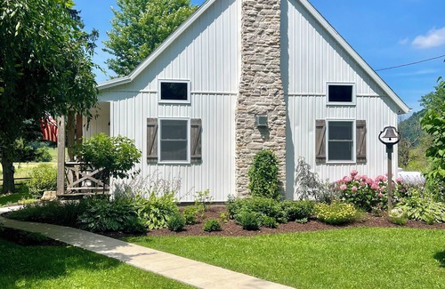 Westby Cabaña | Cozy cottage off the banks of Timber Coulee Creek
