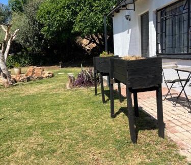 Greater Johannesburg Metropolitan Area Apartamento | Cozy Cottage on 5th Avenue