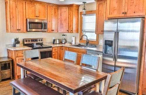 Nisswa Cabaña | Cozy Cottage on the Lake off of Paul Bunyan Trail. Walking distance to Nisswa.