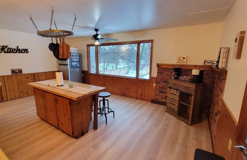 Alexandria Bay Casa | Cozy Cottage on Quiet Street – Walk to Beach & Downtown