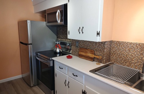 Supply Cabaña | Cozy Cottage one mile from the Beach and Boat Ramp! Pet Friendly Too!!