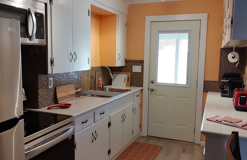 Supply Cabaña | Cozy Cottage one mile from the Beach and Boat Ramp! Pet Friendly Too!!