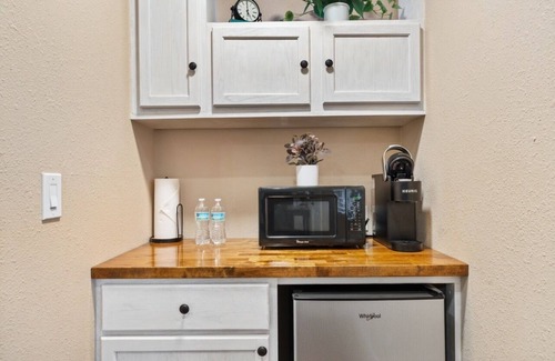 Branson Cabaña | COZY COTTAGE - Private Hot Tub and Fire Pit