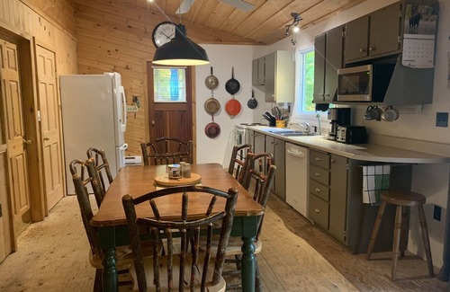 Seguin Cabaña | Cozy cottage retreat + Bunkie with the perfect western exposure waterfront